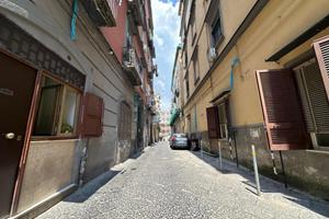 2 LOCALI A NAPOLI