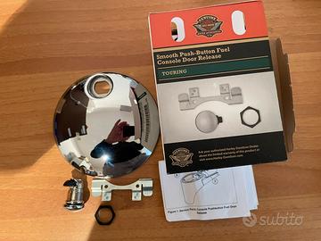 Coperchio serbatoio con apertura a pulsante H-D