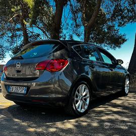 Opel astra j