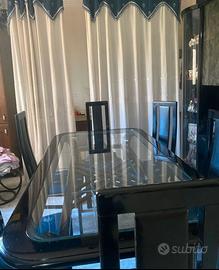 Tavolo in vetro trasparente