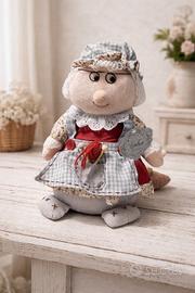 Fermaporta nonna che fa la maglia