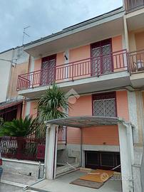 VILLA A SCHIERA A CASSANO DELLE MURGE