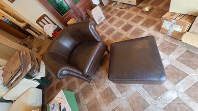 Poltrona con pouf marrone