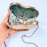 Borsa a forma di cuore, con catenina