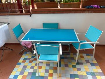 Tavolo e 4 sedie