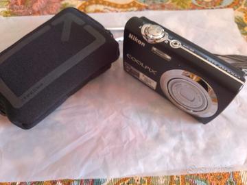 fotocamera con custodia 