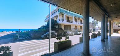 Bottega sul lungomare di Mascali