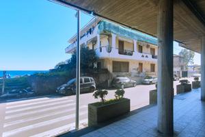 Bottega sul lungomare di Mascali