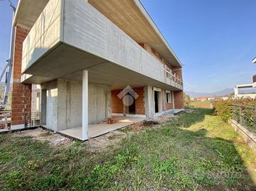 4 LOCALI A ISOLA VICENTINA