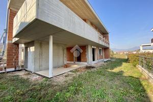 4 LOCALI A ISOLA VICENTINA