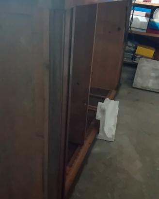 antica vetrina in legno 