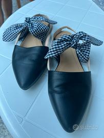 Scarpa sabot aperta in pelle nera e fiocco