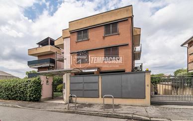 QUADRILOCALE DOPPI SERVIZI CON BOX IN ZONA PISCINE