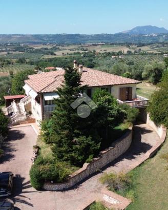 VILLA SINGOLA A MONTOPOLI DI SABINA