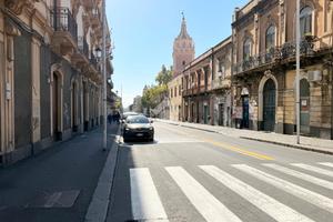 BORGO- 3 Vani in zona centrale con terrazzo