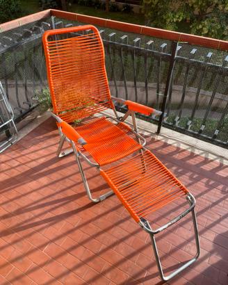 Sdraio pieghevole in ferro cordonata arancione