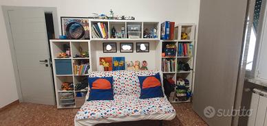 Divano letto e sistema di scaffali ikea