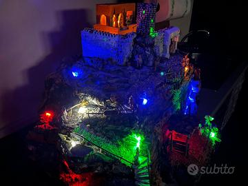 Presepe completo con statue e illuminazione