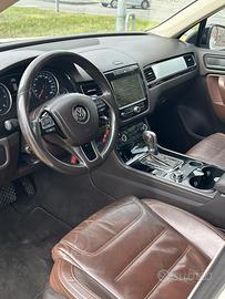 VW  Touareg 3.0 V6 TDI  Blue Motion