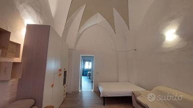 Casa indipendente ammobil. con 100 mq di giardino