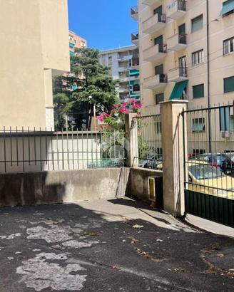 4 LOCALI A GENOVA