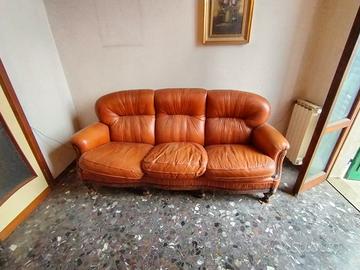 Set divani in vera pelle vintage – da restaurare