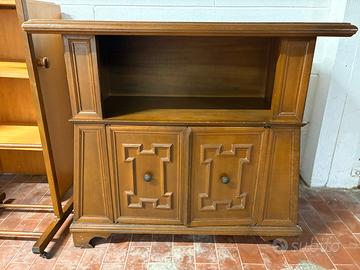 Mobile in legno massello stile classico