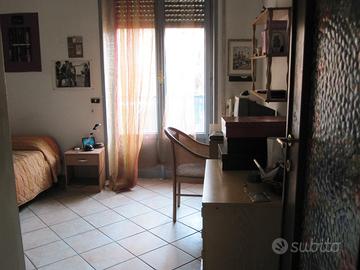 Stanza singola con altre due studentesse in doppia