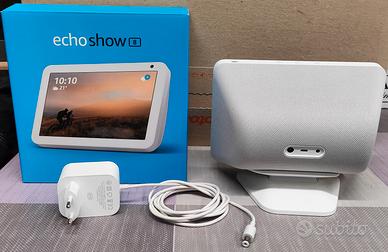Echo show 8  con suo supporto