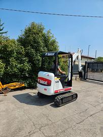 E243 - Escavatore 16 q Bobcat 320 allargabile