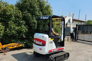 E243 - Escavatore 16 q Bobcat 320 allargabile