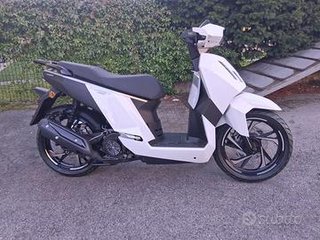 SCOOTER PEUGEOT TWEET 125cc WHITE