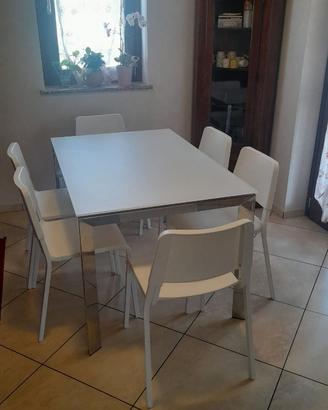 Tavolo in cristallo con 6 sedie