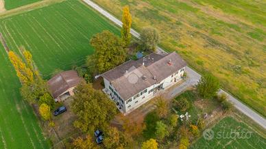 PORZIONE DI BIFAMILIARE A REGGIO NELL'EMILIA