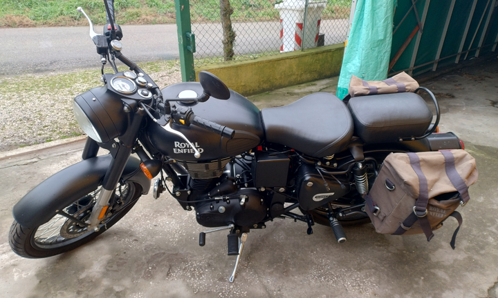 Royal enfield stealth black Classic 500