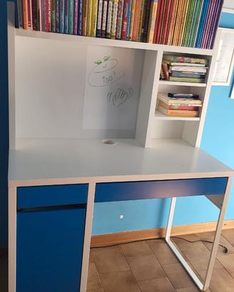 Scrivania Ikea bianca e blu