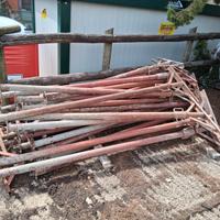 Puntelli a croce ( Cristi ) e altra attrezzatura