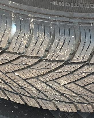 Cerchi auto con gomme invernali