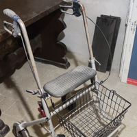 Deambulatore con ruote