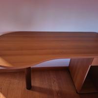 scrivania con porta pc