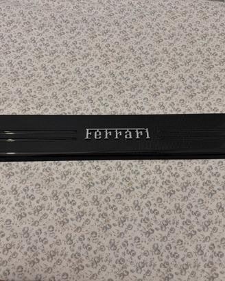 Battitacco Ferrari in carbonio