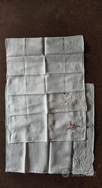 3 fazzoletti in seta vintage ricamati a mano