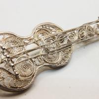 Splendida spilla chitarra filigrana argento