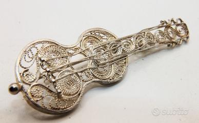 Splendida spilla chitarra filigrana argento