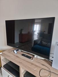 TV Philips 47" Full HD con Ambilight