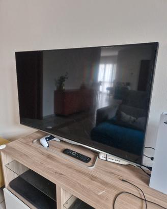 TV Philips 47" Full HD con Ambilight