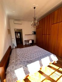 Stanza in appartamento di 120 m² a Milano