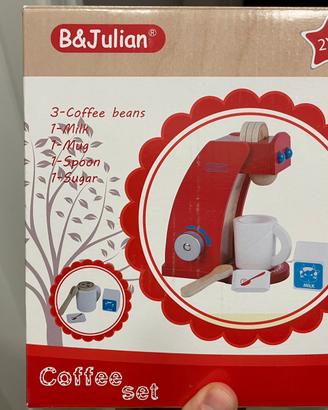 Macchinetta del caffè giocattolo in legno. Anni 2+
