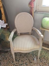 sedie eleganti con braccioli.