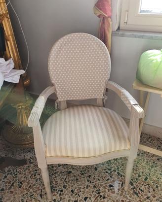 sedie eleganti con braccioli.